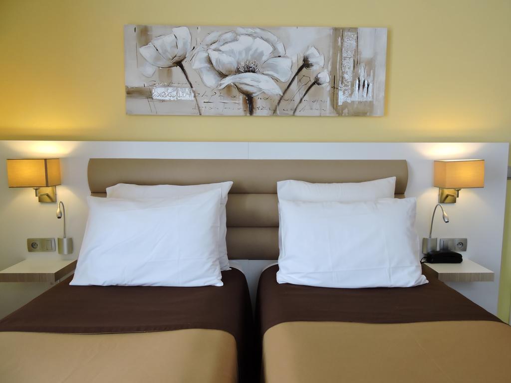 Regina Hotel Cannes Exterior photo