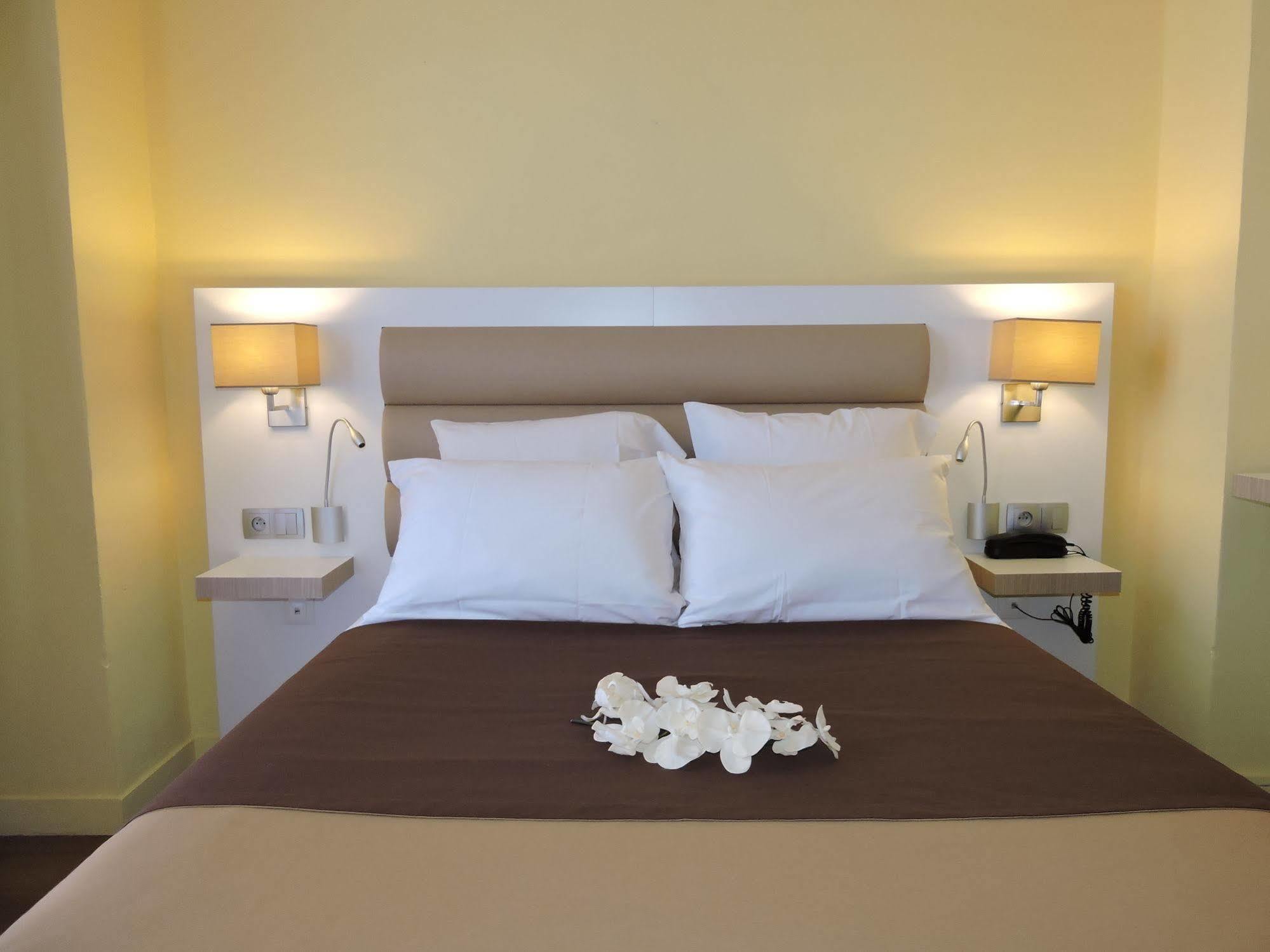 Regina Hotel Cannes Exterior photo
