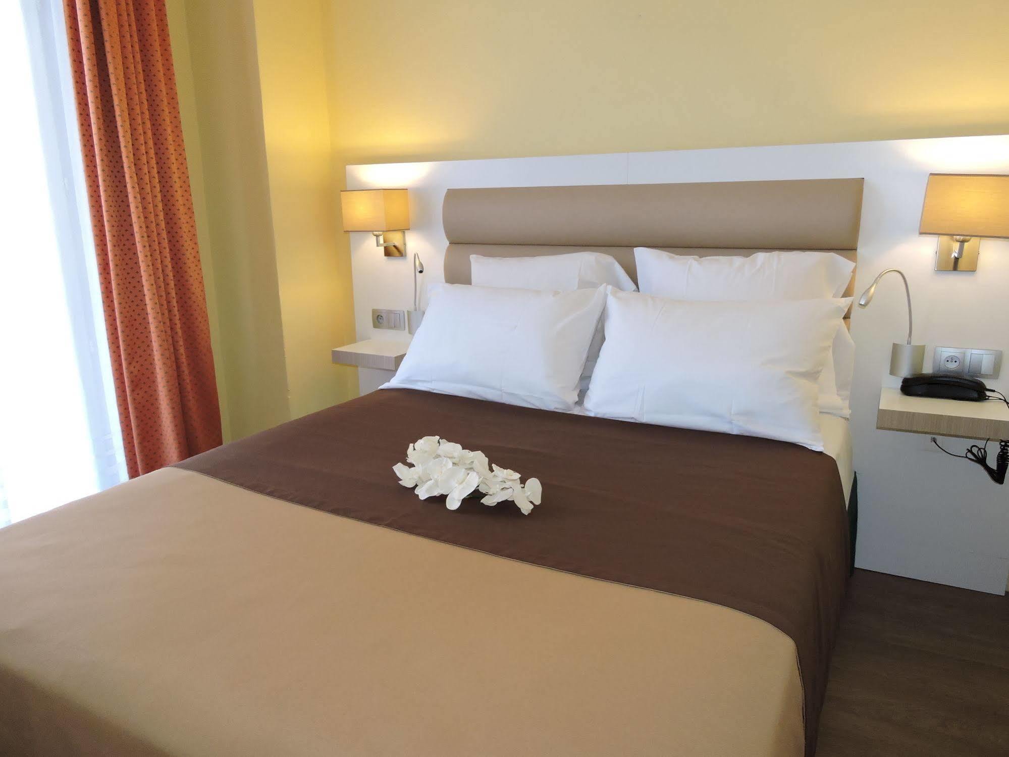Regina Hotel Cannes Exterior photo